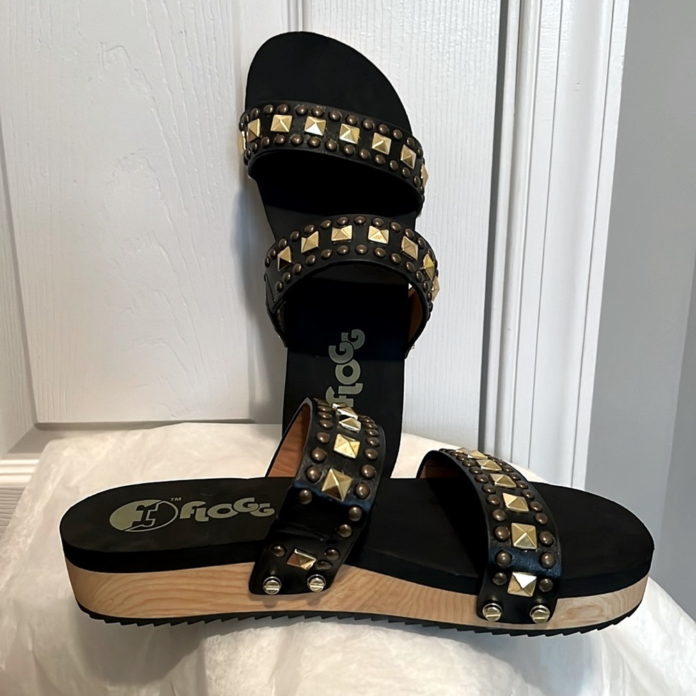 Flogg slides black & gold size 7.5